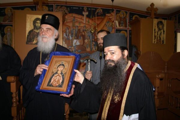 Elder Eusebios presents icon to His Holiness Patriarch Irenej of Serbia